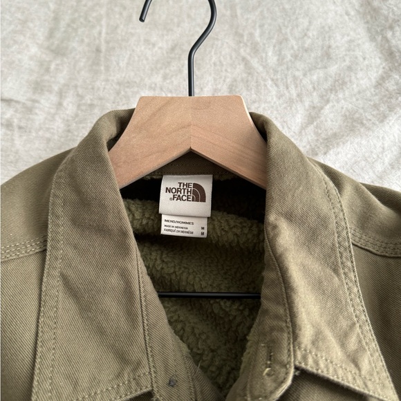 North Face Lined Button Down Jacket (M) - Picture 2 of 3
